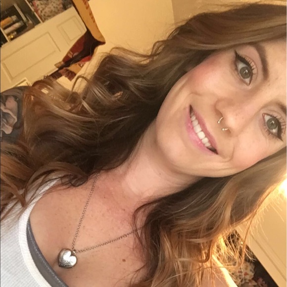 Profile Picture of Michaela Towns (@michaelatowns49) on Poshmark