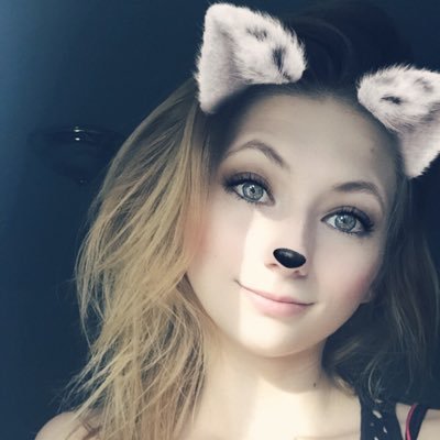 Profile Picture of Alexis England (@blondechick456) on Twitter