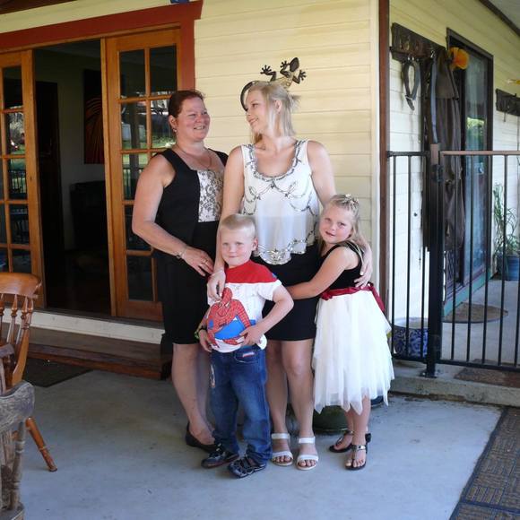 Profile Picture of Vicki Page (@cedarrose_rr) on Poshmark