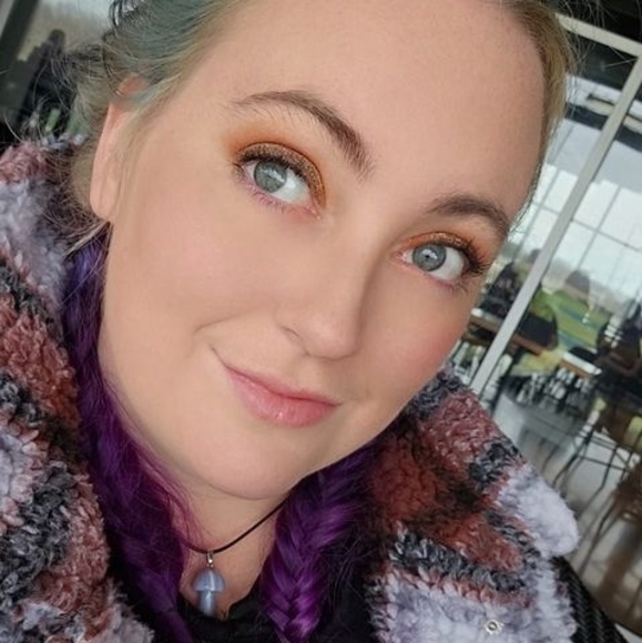 Profile Picture of Ariel Minor (@arielwoah) on Poshmark