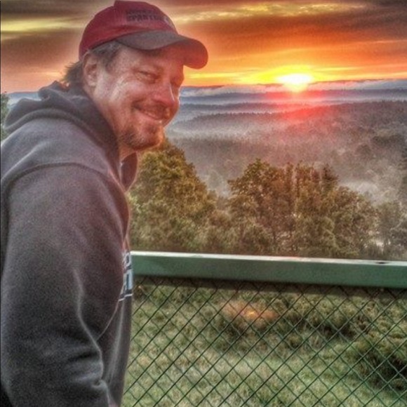 Profile Picture of Ralph Wiechmann (@wiecrh01) on Poshmark