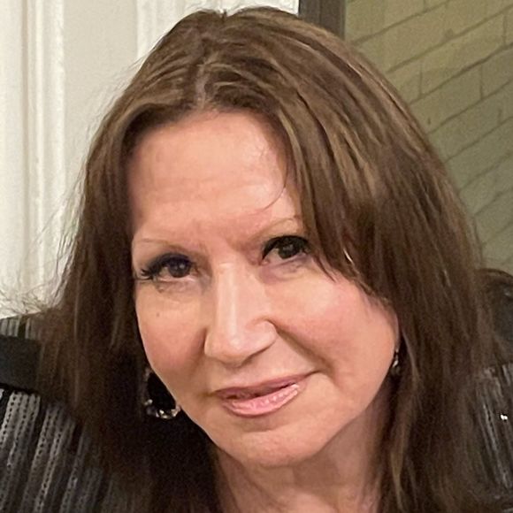 Profile Picture of Barbara Kern-bush (@kernklothes) on Poshmark