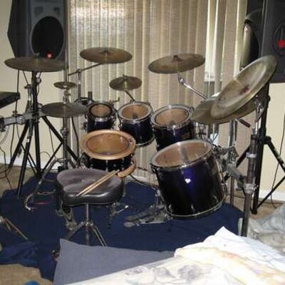 Profile Picture of Craig Madeiros (@CarbonsDrummer) on Twitter