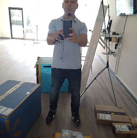 Profile Picture of Carlos Mariano (@carlosmarian271) on Poshmark