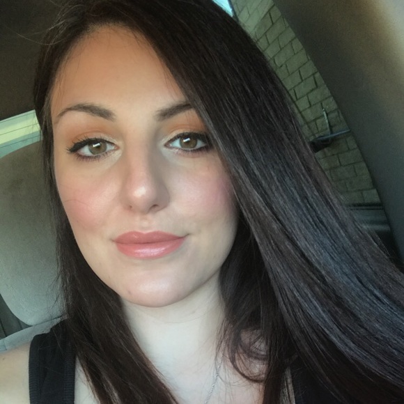 Profile Picture of Vanessa Cannella (@nessamessick) on Poshmark