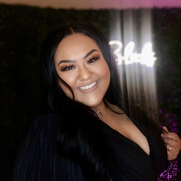 Profile Picture of Jaynah Lynnahe (@jaynah_lynnahe) on Poshmark