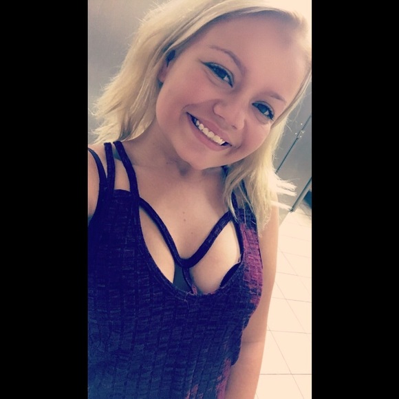 Profile Picture of Emily Heusser (@emilyheusser) on Poshmark