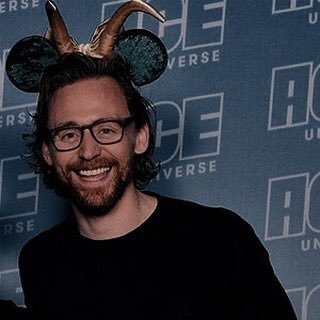 Profile Picture of Carly Loves Chris’s Bicep (@icrnmcn) on Twitter