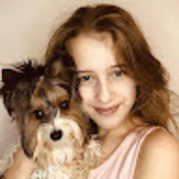 Profile Picture of Chloé Vadeboncoeur (@cloclovivi3) on Poshmark