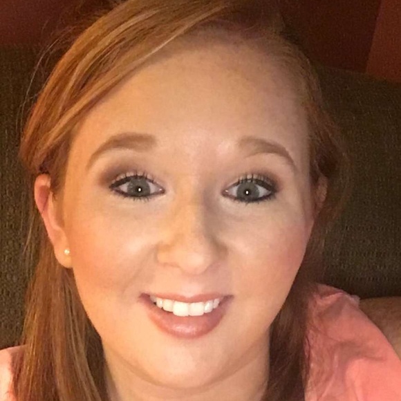 Profile Picture of Amber Marter (@ambereaster25) on Poshmark