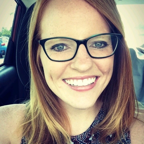 Profile Picture of Emily Daschner (@esmits23) on Poshmark