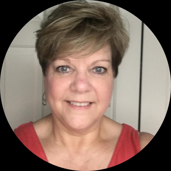 Profile Picture of Jeannie Caviness (@jkcrph80) on Poshmark