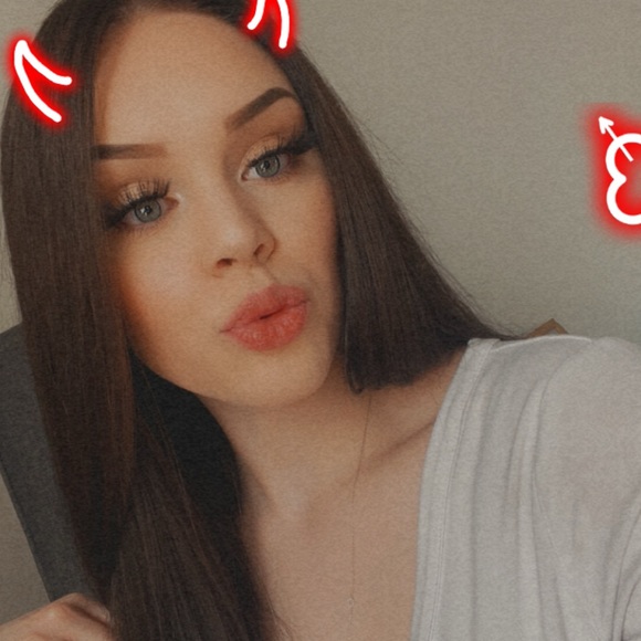 Profile Picture of Jonni Johnson (@jonni_johnson) on Poshmark