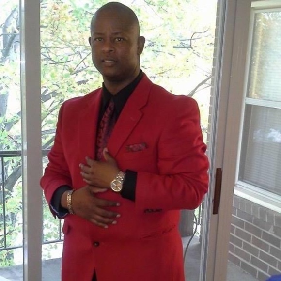 Profile Picture of Clifford Hogan (@cjrhogan) on Poshmark