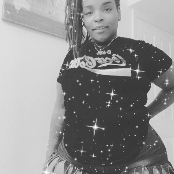 Profile Picture of Terry Phillips (@empress2891) on Poshmark