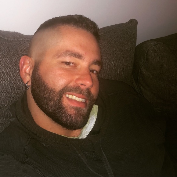 Profile Picture of Jeffrey Nelms (@jeffreynelms) on Poshmark