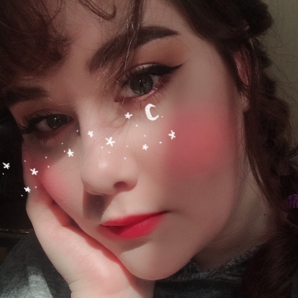 Profile Picture of Ruth Schuiling (@ruthellen15) on Poshmark