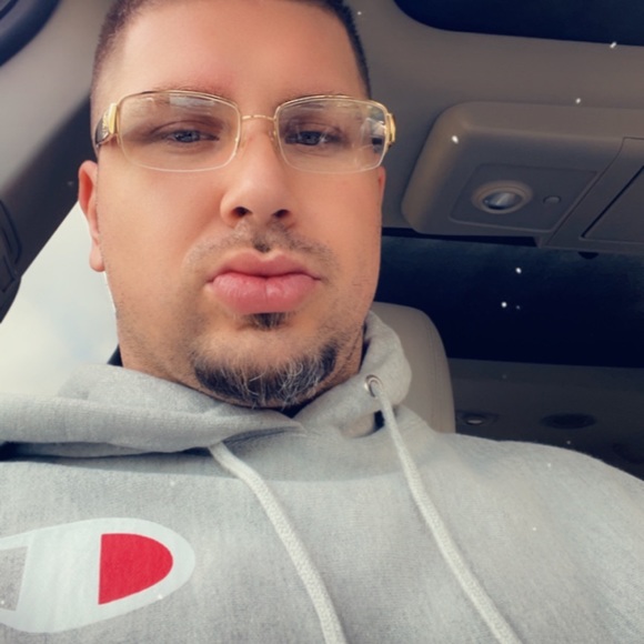 Christopher Burleigh - Poshmark Profile Picture of Christopher Burleigh (@cmb33086) on Poshmark