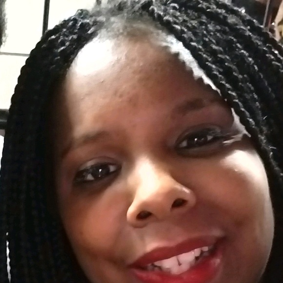 Profile Picture of Marian Williams (@marian_williams) on Poshmark