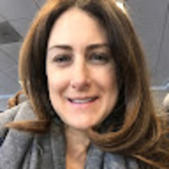 Profile Picture of Danielle Umansky (@daumansky) on Poshmark