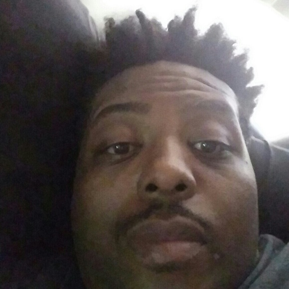 Profile Picture of Elbert Thomas (@elberttho3) on Poshmark