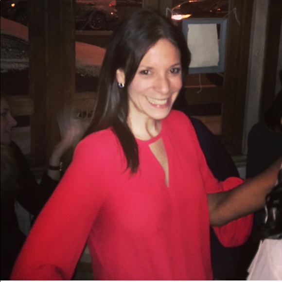 Profile Picture of Lara Katz (@larara268) on Poshmark