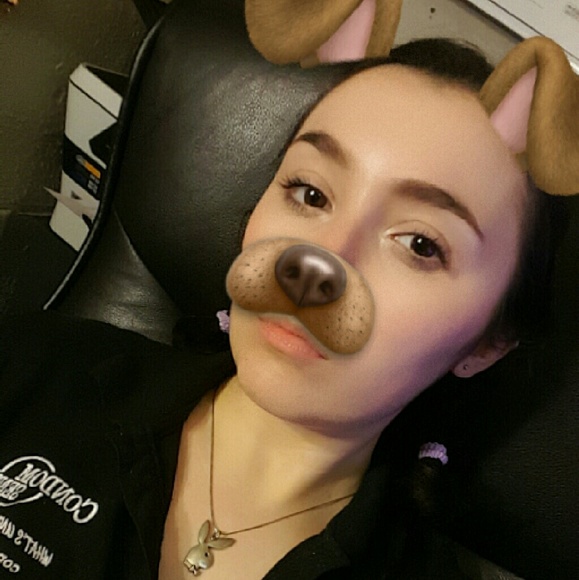 Profile Picture of Sinead Osullivan (@hotdongz) on Poshmark