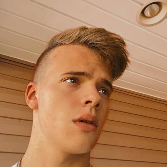 Profile Picture of Daniel Troy (@troy6217) on Poshmark