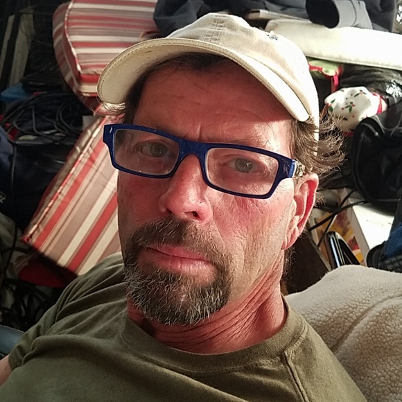 Profile Picture of David Gunter (@2019david) on Poshmark