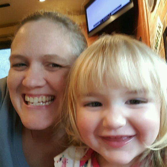 Profile Picture of Lucinda Hodges (@mommy32383) on Poshmark