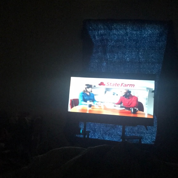 Profile Picture of Qunic Pillows (@qunic33) on Poshmark