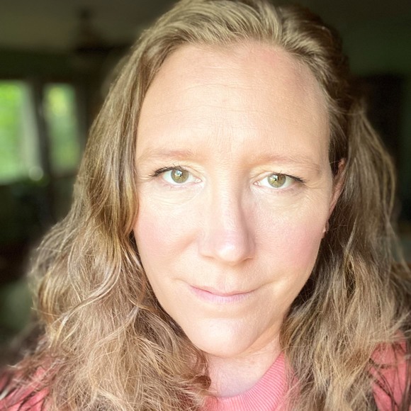 Profile Picture of Kate Ferguson bowe (@katewileyco) on Poshmark