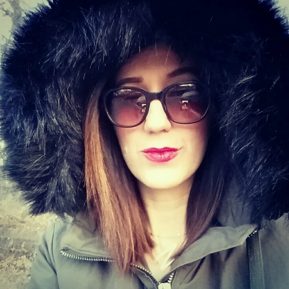 Profile Picture of Amanda Weersma (@ycz6196) on Poshmark