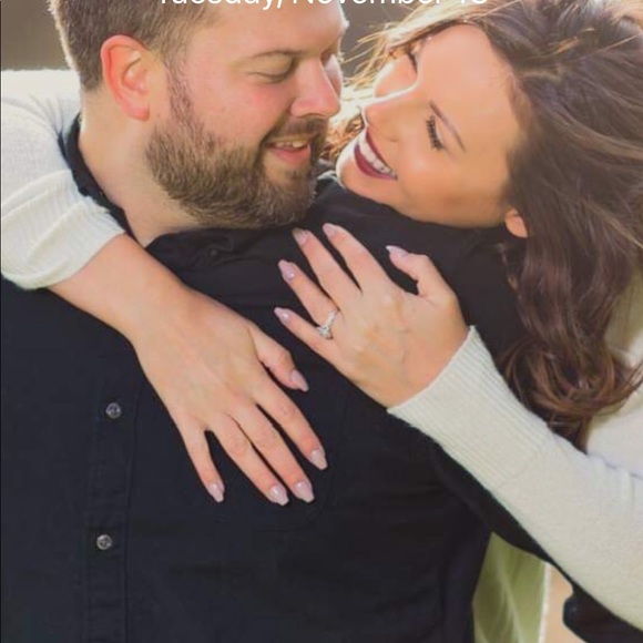 Profile Picture of Danielle Harper (@harperdani89) on Poshmark