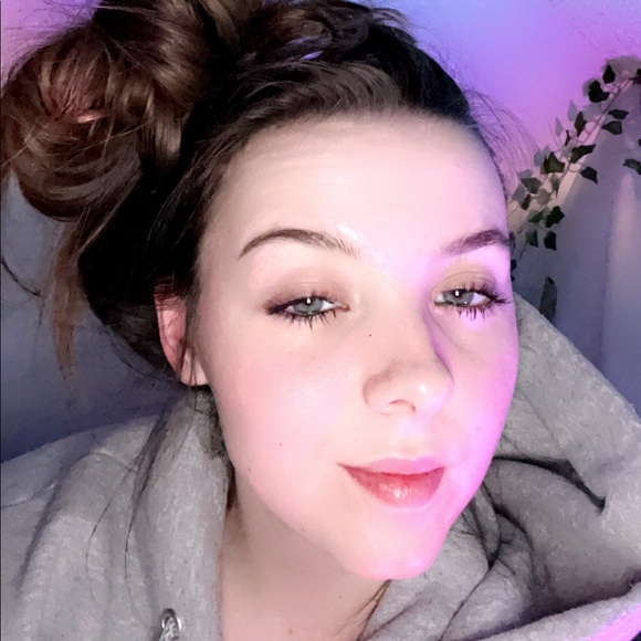 Profile Picture of Cassidy Gilbert (@cassidygilbert1) on Poshmark