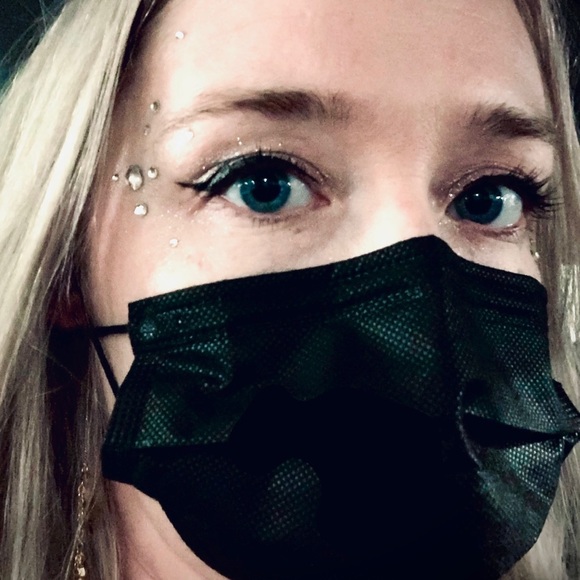 Profile Picture of Stefanie Krzeminski (@s_krzeminski) on Poshmark
