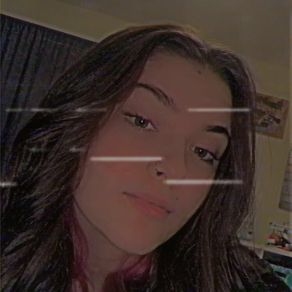 Profile Picture of Savannah Lamb (@slamb301) on Poshmark