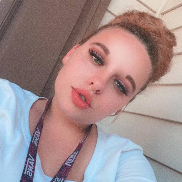 Profile Picture of Gabby Iwen (@ghatedonthate) on Poshmark