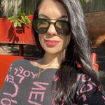 Profile Picture of ⠀⠀⠀🌸Stéphanie (@stebairros) on Instagram