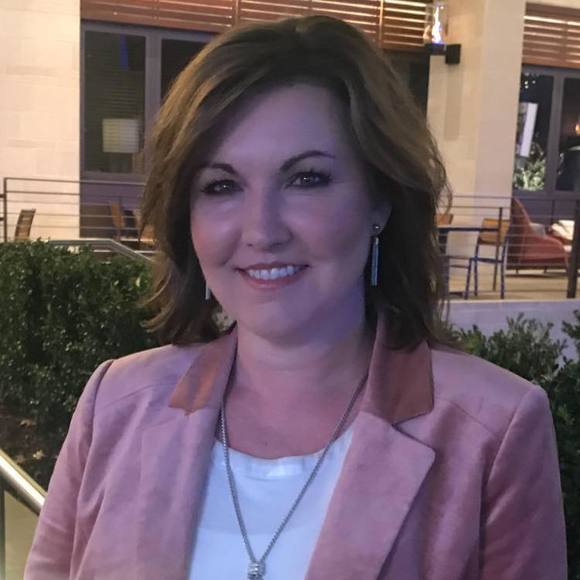 Profile Picture of Lisa Consiglio (@lisa_consiglio) on Poshmark