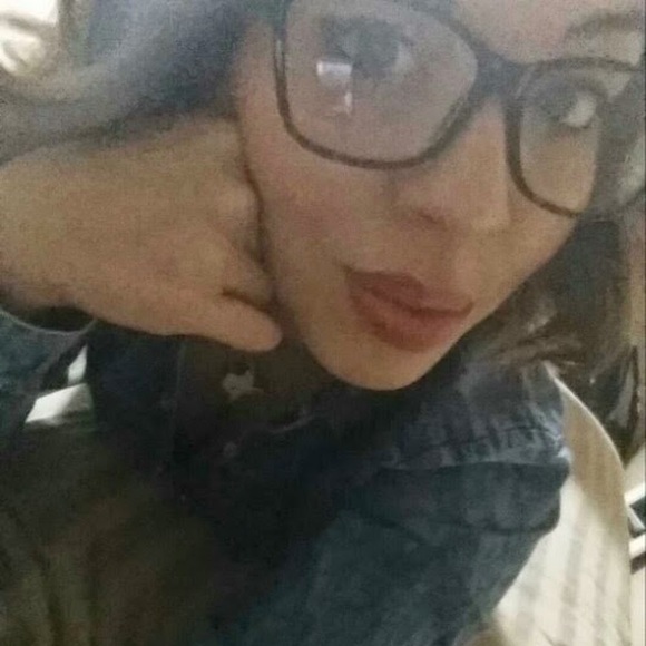 Profile Picture of Vanessa Brodin (@lilvbrodin) on Poshmark