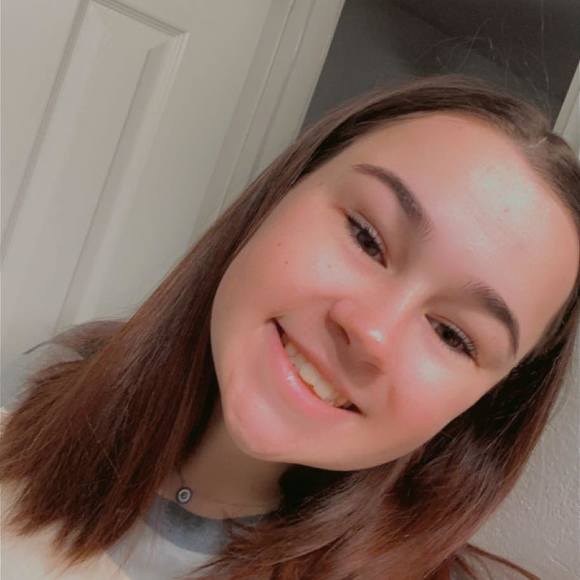 Profile Picture of Bethany Simms (@bethany74008) on Poshmark
