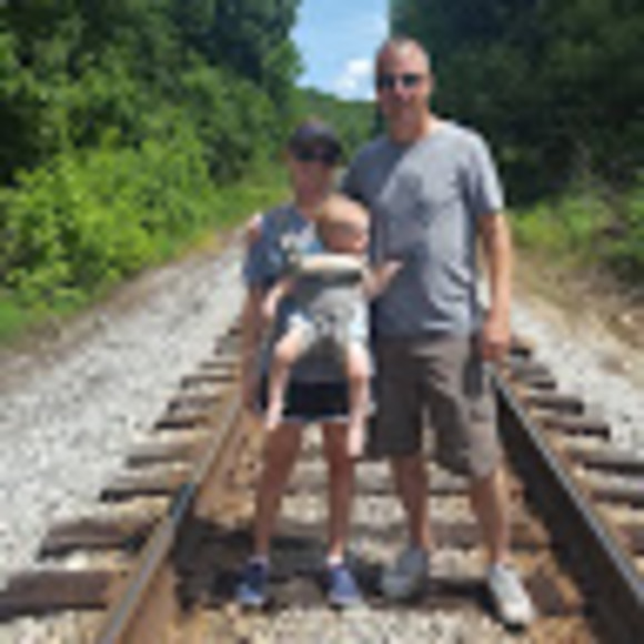 Profile Picture of Chris Woosley (@chriswoosley) on Poshmark