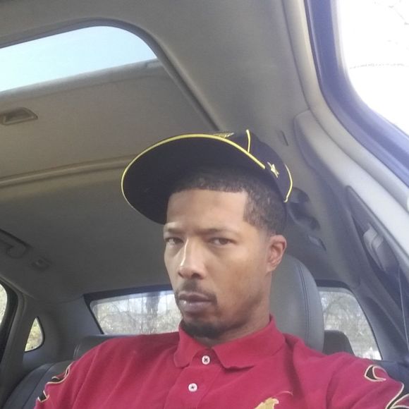 Profile Picture of Emmanuel Franklin (@slim1on4z) on Poshmark