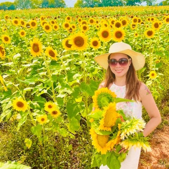 Profile Picture of Mabelle Picardo (@bellepicardo) on Poshmark