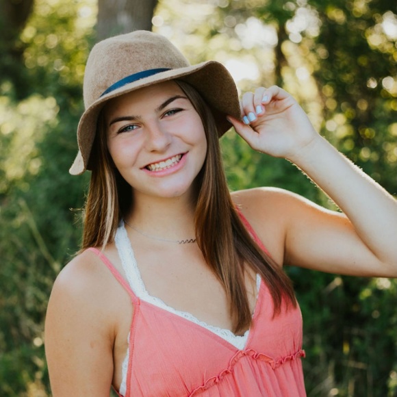 Profile Picture of Christina Spanier (@ccspan77) on Poshmark