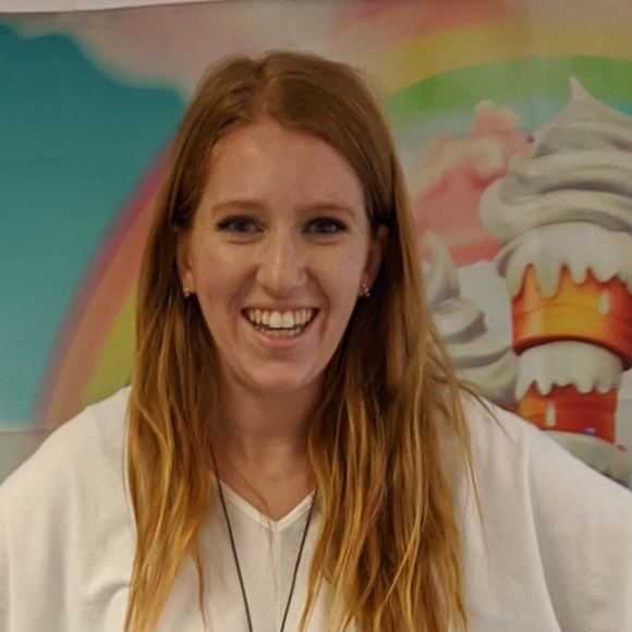 Profile Picture of Danielle Roussos (@danielleroussos) on Poshmark