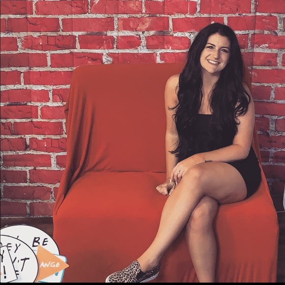Profile Picture of Amanda Sharkey (@amandalev) on Poshmark