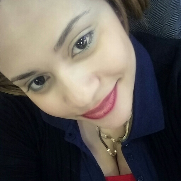 Profile Picture of Dorka Tavarez (@rubiiax12) on Poshmark