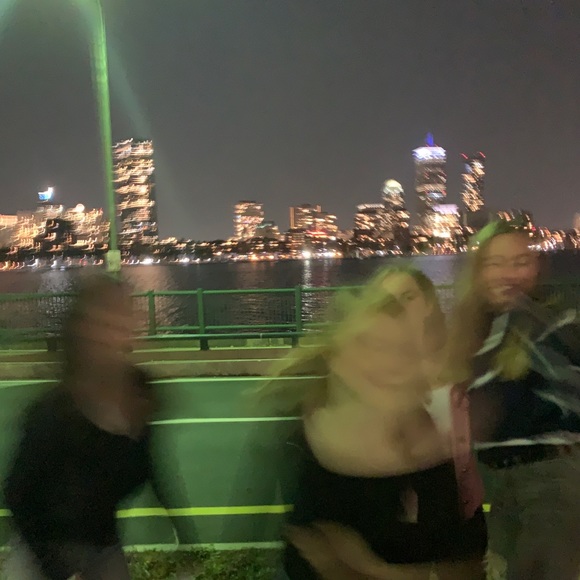 Profile Picture of Penelope Gobes (@penelopegobes) on Poshmark